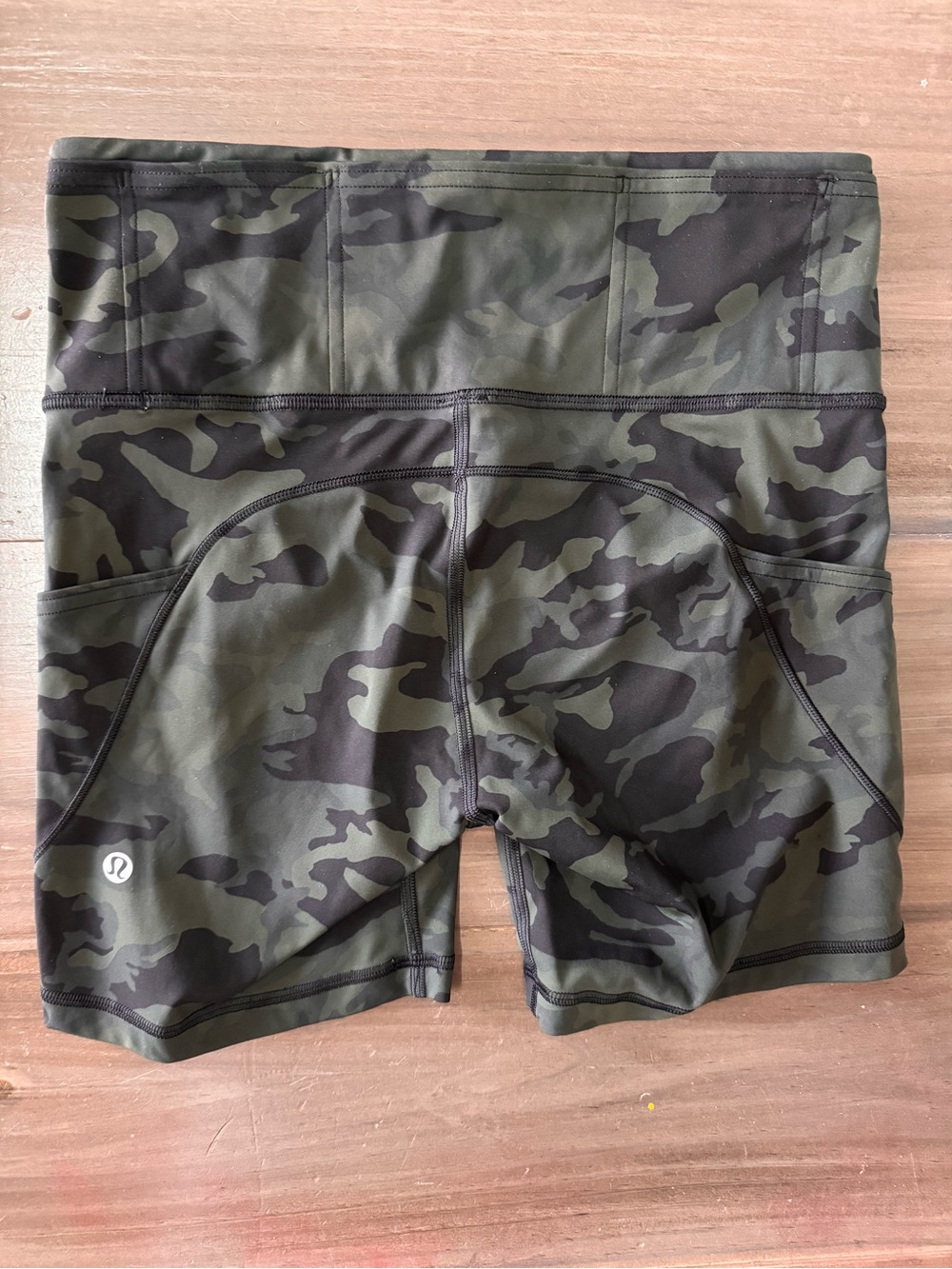 Lululemon Fast And Free Short 6” Women’s 6 Incognito Camo Gator Green